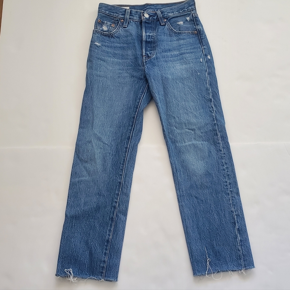 Levi's Women's 501 Cropped Jeans Distressed 23x28 (24.5x23.5) Premium